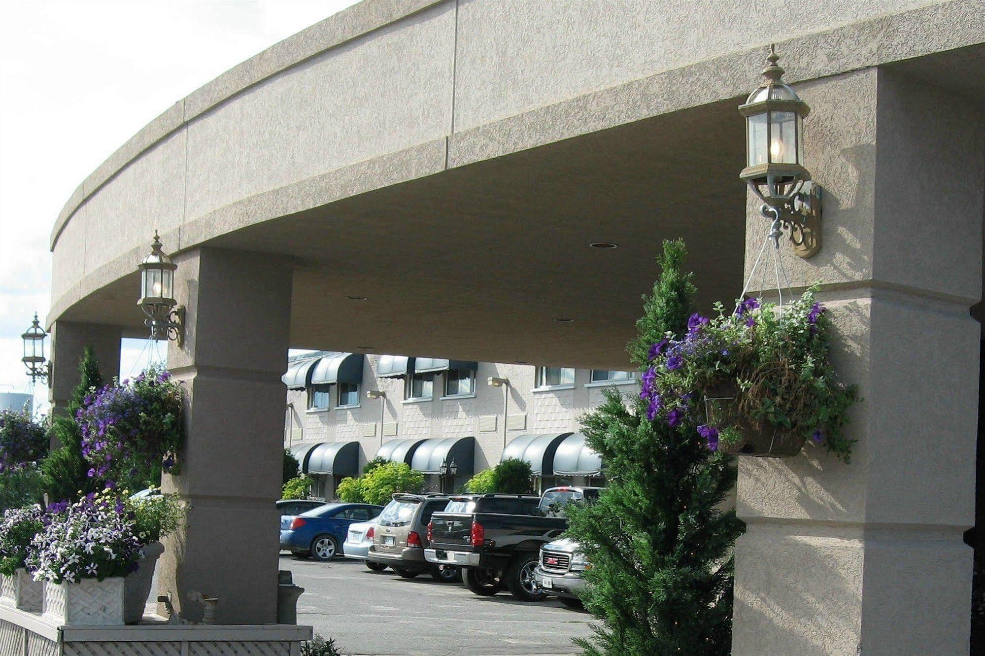 Ambassador Hotel Садбери Экстерьер фото