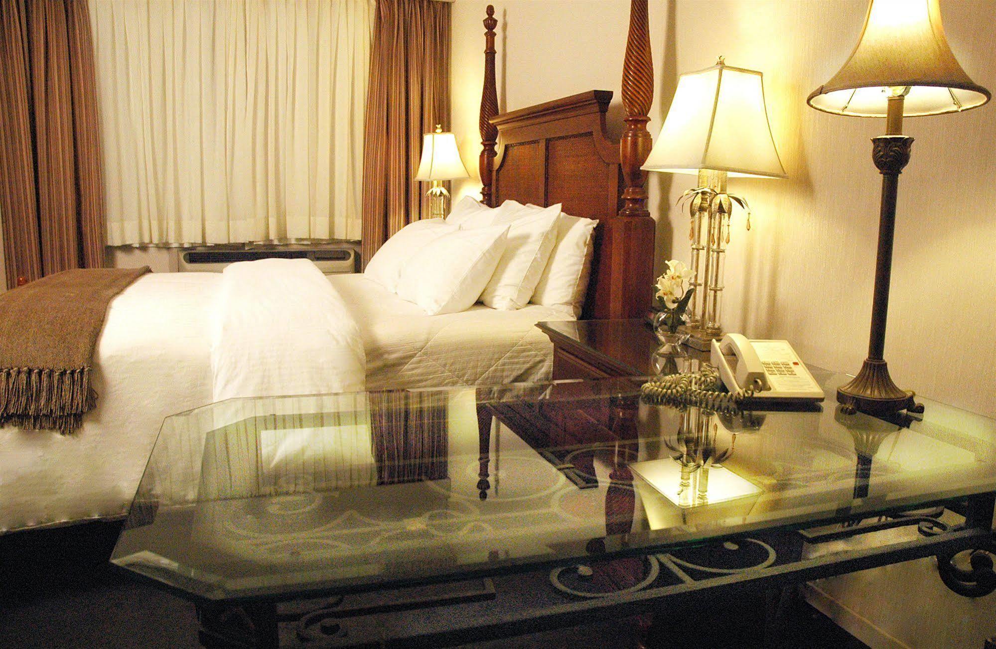 Ambassador Hotel Садбери Экстерьер фото