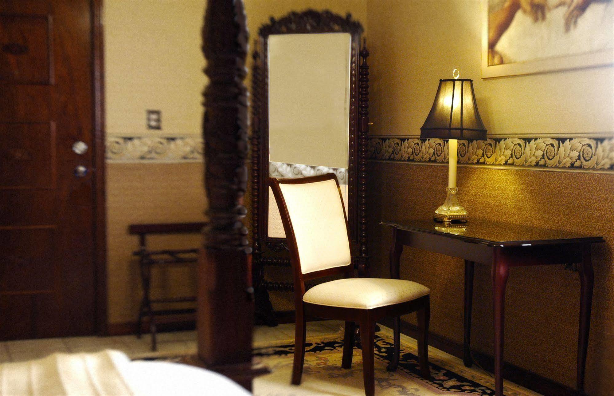 Ambassador Hotel Садбери Экстерьер фото